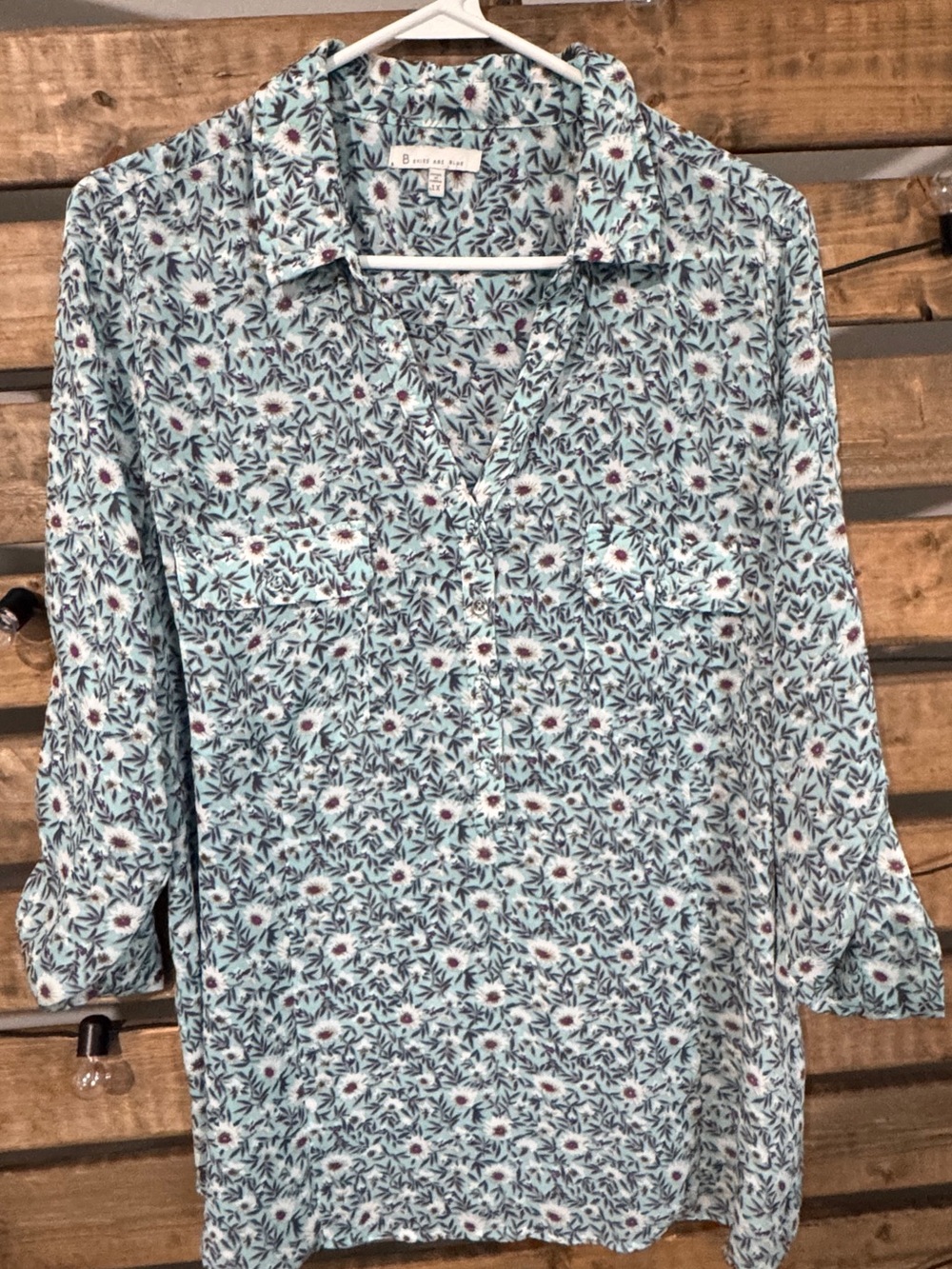 Skies Are Blue 1X Floral Roll Tab Utility Blouse Aqua Daisy Button Front